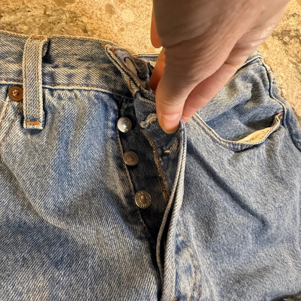 Levis Premium 501 Original Cut Off Shorts Medium Wash Blue Denim High Rise‎ 27